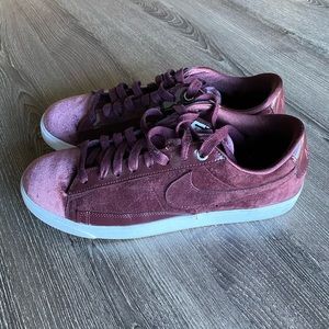 Nike Wmn’s Sneakers Burgundy Velvet Blazers Sz 10
